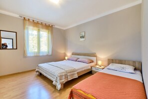2 bedrooms, WiFi, bed sheets