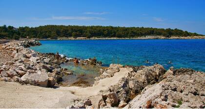 Apartment Prica 1, located in Mali LoĆĄinj, possible to accommodate four people.