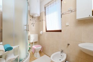 淋浴设施、毛巾