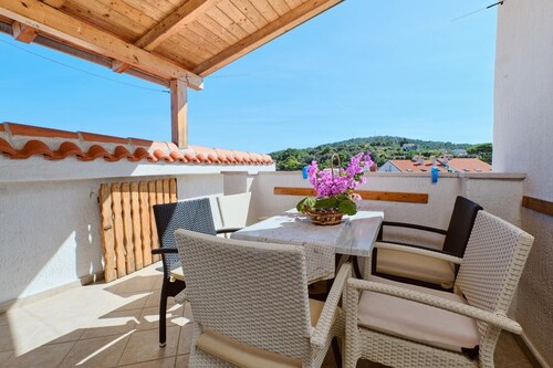 Apartment Prica 3, located in Mali Lošinj, possible to accommodate 4-5 people.