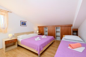 2 bedrooms, WiFi, bed sheets