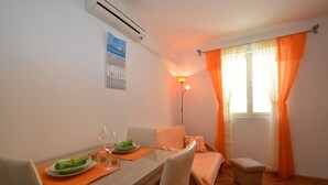 Unclassified image, 3 of 12, button - Apartment Orhideja 1 in Mali Lošinj , the nearest beach Zagazinjine is 500 m away. (Mali Losinj)