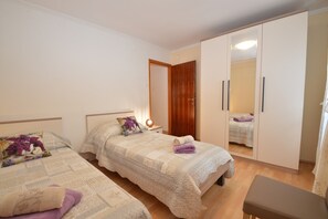 2 bedrooms, iron/ironing board, WiFi, bed sheets - Apartment Hrasta 1 is accommodation in Hrasta on the island of Cres, 43 km from Mali Lošinj. (Cres)