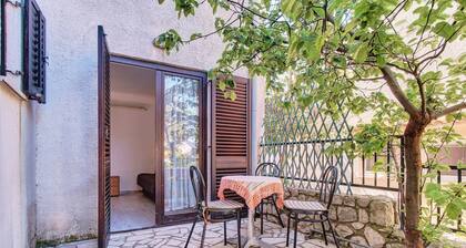 Apartment Luciana 1, in Mali Lošinj, accommodates three people.