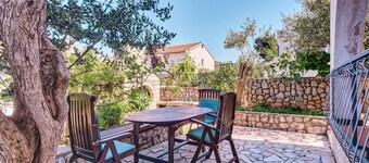 Apartment Luciana 1, in Mali Lošinj, accommodates three people.