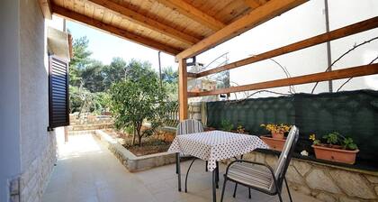 Studio Rahela 3 in Mali LoĆĄinj, Zagazinjine. Suitable for 2 people.