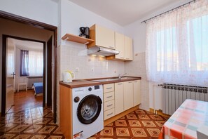 Fridge, stovetop, coffee/tea maker, cookware/dishes/utensils