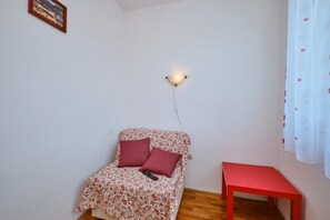 1 bedroom, WiFi, bed sheets - Apartment Ruzica 2, suitable for 2-3 people, located on Malin, in Mali Lošinj. (Mali Losinj)