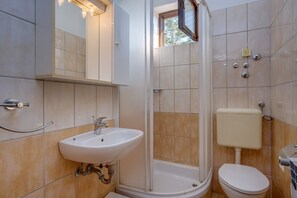 Shower, towels