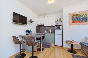 Fridge, stovetop, coffee/tea maker, cookware/dishes/utensils - Apartment Jasmina 1 is located in a quiet location in Mali Lošinj. It is ideal for two people. (Mali Losinj)