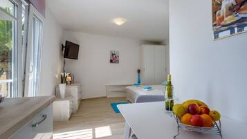 1 habitación, wifi y ropa de cama