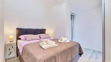 2 habitaciones, tabla de planchar con plancha, wifi y ropa de cama