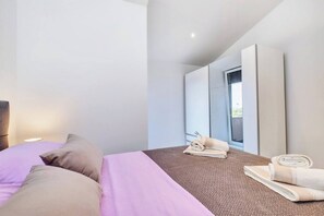 2 chambres, fer et planche à repasser, Wi-Fi, draps fournis