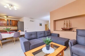 TV - Apartment Dino 1, situated on the ground floor, ideal for four people. (Mali Lošinj)