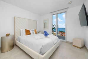 3 bedrooms, travel cot, free WiFi, bed sheets - Modern Luxury Condo in Aruba (Noord)