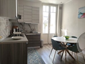 Kühlschrank, Ofen, Herdplatte, Geschirrspüler