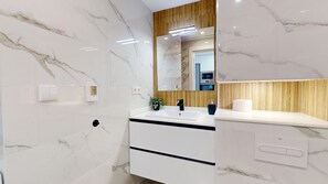Shower, towels