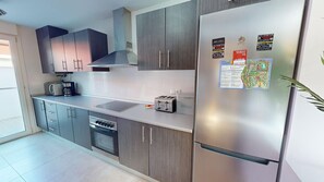 Refrigerador, microondas, horno, lavavajillas