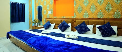 Desk, free WiFi, bed sheets