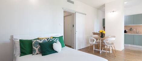 Luxury-Studio, Stadtblick | Bügeleisen/Bügelbrett, kostenloses WLAN