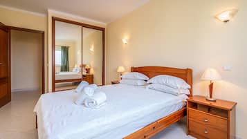 2 bedrooms, iron/ironing board, bed sheets