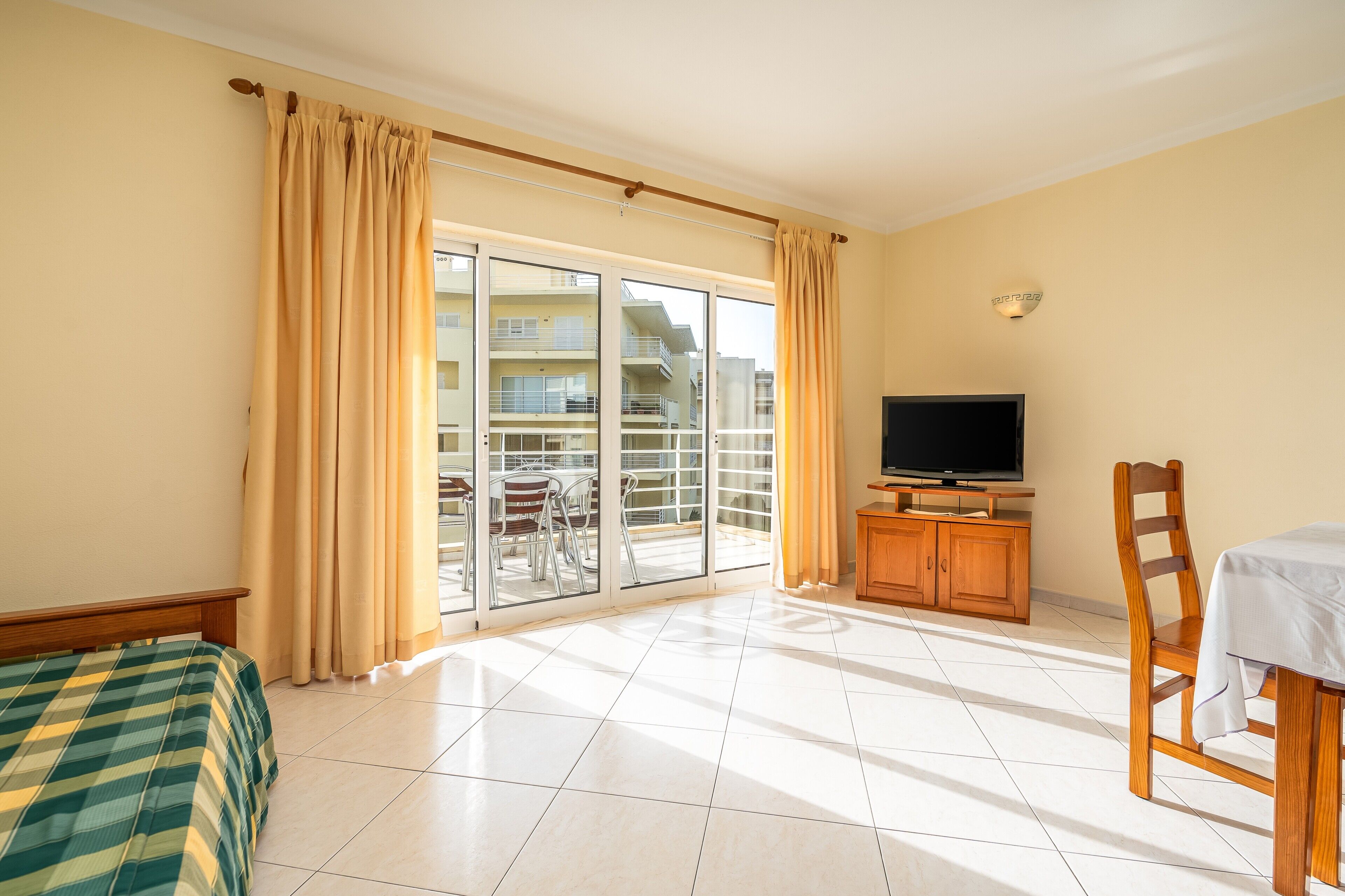 2 soverom, strykejern/-brett og sengetøy