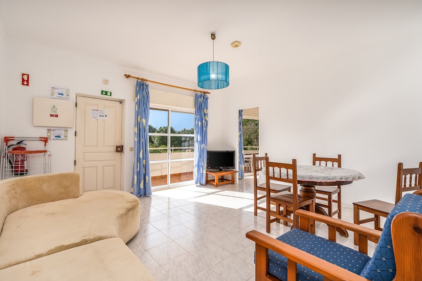 Apartment 'Maralvor 001' With Shared Pool, Shared Garden, And Balcony - Alvor