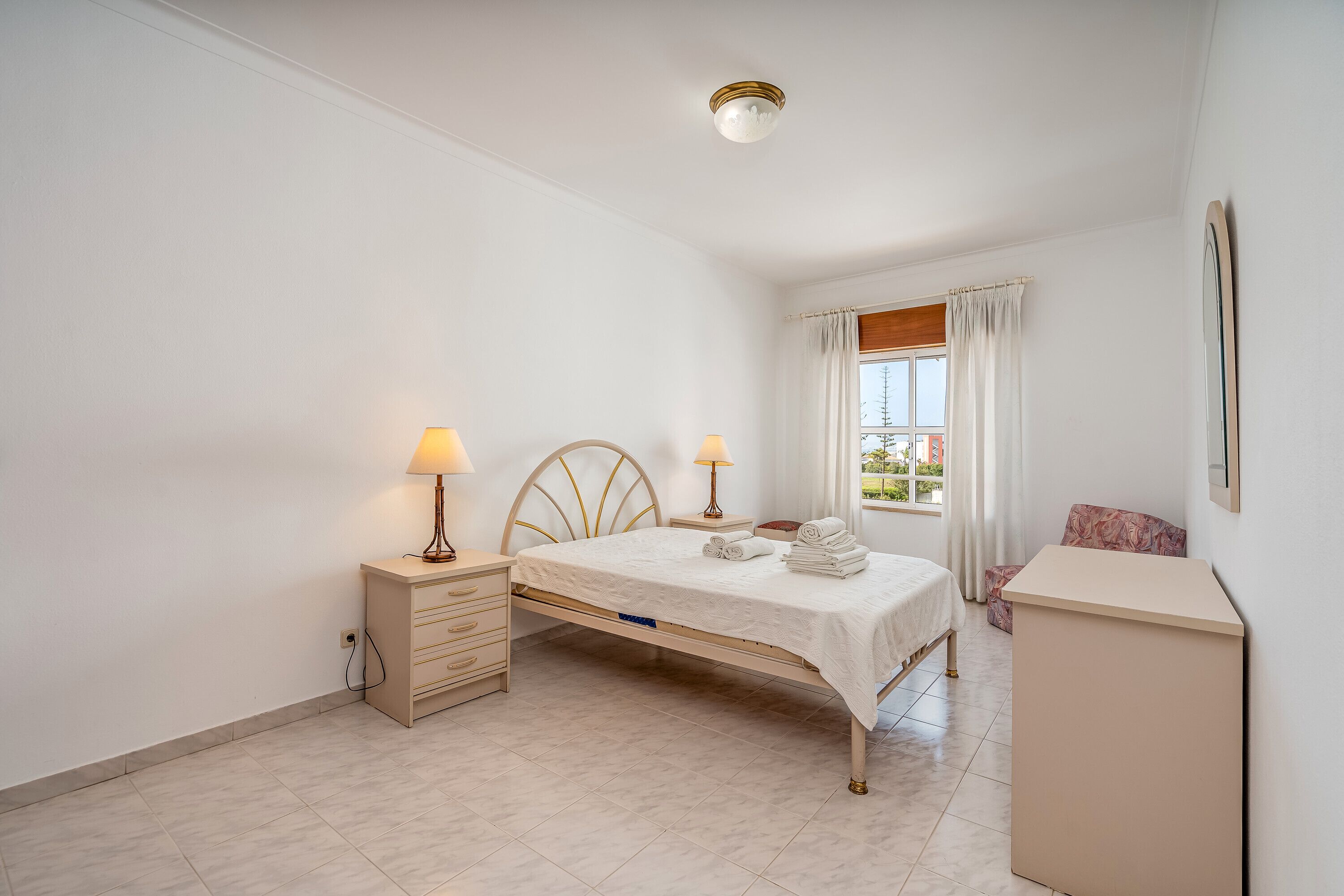 2 dormitorios, tabla de planchar con plancha, wifi gratis y ropa de cama