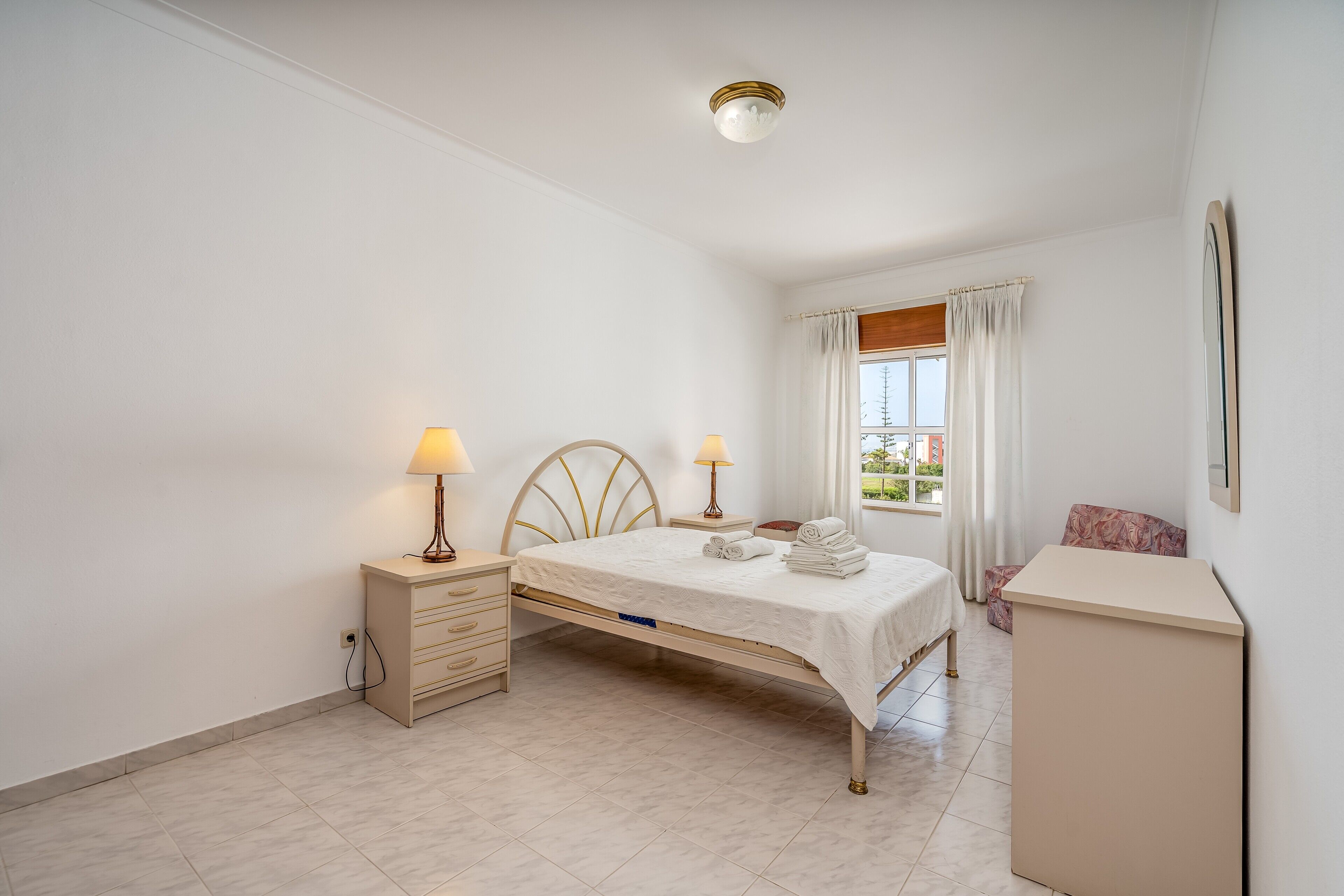 2 quartos, ferros/tábuas de passar roupa, Wi-Fi de cortesia