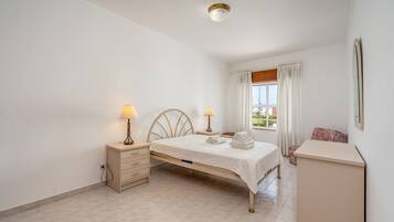 2 quartos, ferros/tábuas de passar roupa, Wi-Fi de cortesia