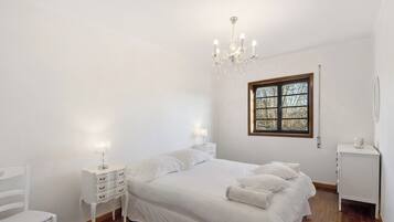 3 bedrooms, free WiFi, bed sheets