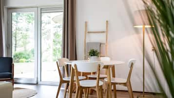 Deluxe appartement, 2 slaapkamers | Dineren