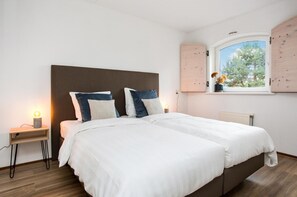 11 bedrooms, individually furnished, bed sheets - Spectacular Apartment by the Beach (Julianadorp)