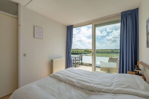 4 habitaciones, muebles diferentes y ropa de cama 