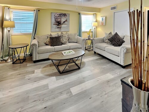 Pleasure Pier Retreat Manor by Ryson Vacation Rentals