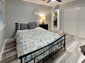 8 間臥室、獨特裝潢、布置獨特、床單