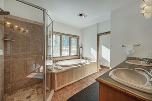 Shower, hair dryer, towels - Private log cabin in the woods with everything you come to Colorado for (Blue River)