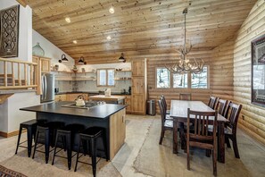 Dining - Private log cabin in the woods with everything you come to Colorado for (Blue River)
