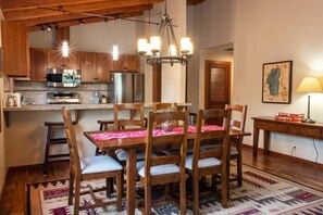 Dining - Palisades and North Star Ski Apres at St. Francis (Tahoe City)
