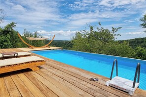 Piscine extérieure (ouverte en saison)