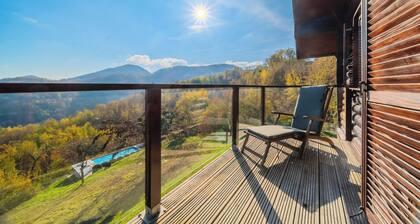 Hilltop Panorama Chalet