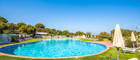 FamiljelÀgenhet - flera sovrum - 2 badrum (Ceraso Sunset) | Pool | En sÀsongsöppen utomhuspool