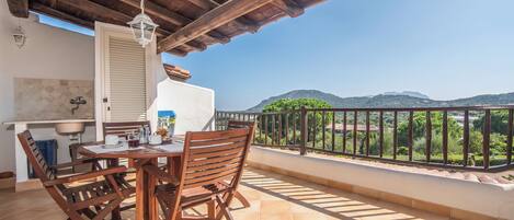 Family Apartment, 2 Bedrooms, 2 Bathrooms (Ceraso Sunset) | Outdoor dining