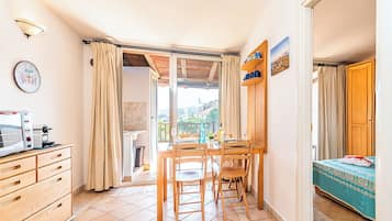 Apartamento família, vários quartos, 2 banheiros (Ceraso Sunset) | 2 quartos, Wi-Fi de cortesia, roupa de cama
