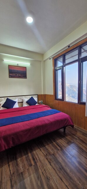 Deluxe-Doppelzimmer, Balkon, Bergblick | Kostenloses WLAN