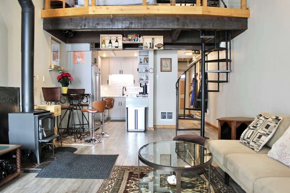 TV, fireplace, offices