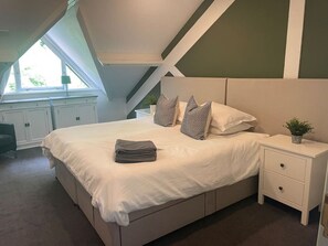 1 bedroom, desk, iron/ironing board, WiFi