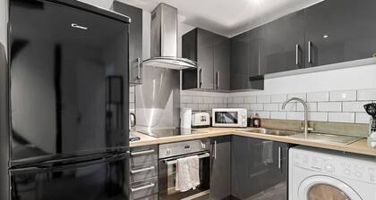 City Centre Loft Apartment | Sleeps 5