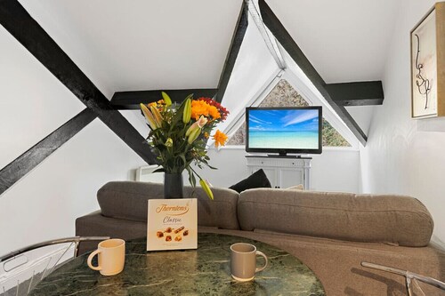 City Centre Loft Apartment | Sleeps 5