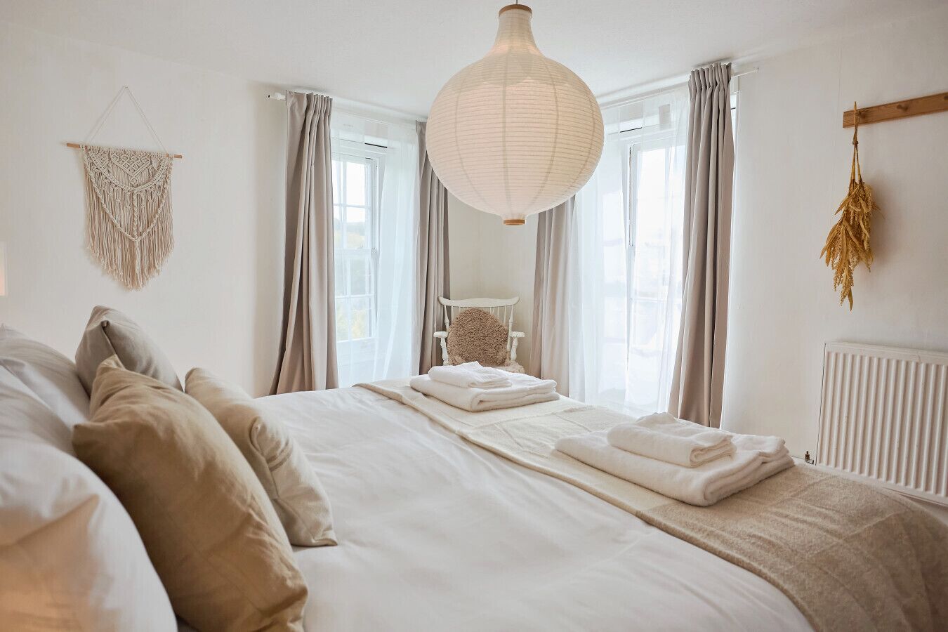 4 bedrooms, desk, iron/ironing board, WiFi